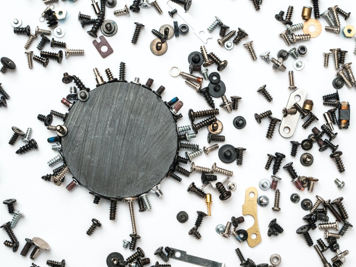 magnets-dan-cristian-padure-BxgVEo_rF-o-unsplash