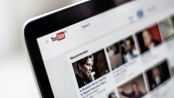 Ecran d'ordinateur sur page Youtube